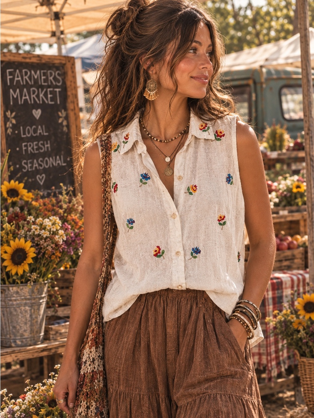 Vintage Sleeveless Embroidered Button-Front Cotton/Linen Top - Cream/Bei